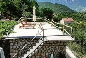تختخواب و صبحانه Ethno House Osobak
