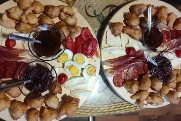 تختخواب و صبحانه Ethno House Osobak