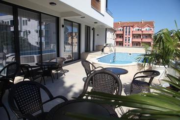 هتل Premium Berlin With Pool