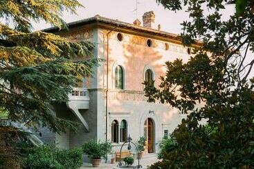 فندق Villa La Commenda Concordia