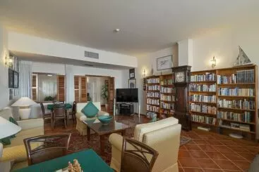 فندق Albatroz Beach & Yacht Club