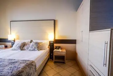 Otel Gh Avalon Sikani