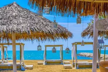 Hotelli Pareus Beach Resort