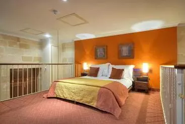 Отель Ax Palazzo Capua