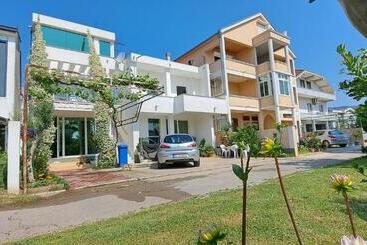 بنسيون Vila Arb