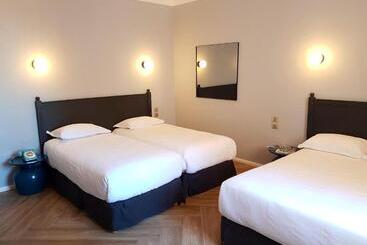 هتل Hôtel L Orque Bleue