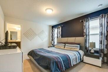 کلبه 8 Bed Villa With Games, Pool & Spa