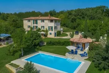 Dom wiejski A Spacious Stone House With Heated Infinitypool, Only 20 Min. To The Sea