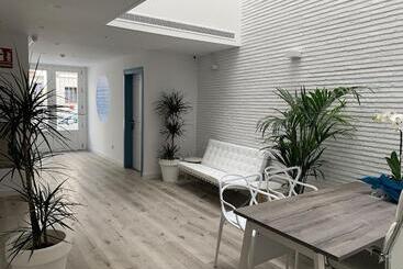 مسافرخانه Nerja Casual Rooms