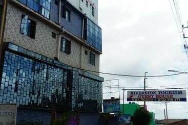 פנסיון Riverside Tourism Guest House