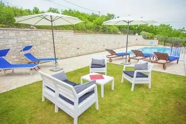 Dom wiejski Relaxing Villa With Pool And Garden For Six Persons In Central Istria