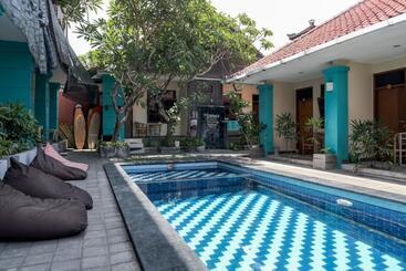 Hotel Koolkost Near Beachwalk Shopping Center