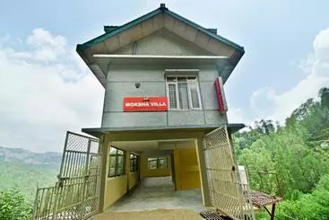 Hotelli Oyo 46779 Moksh Villa