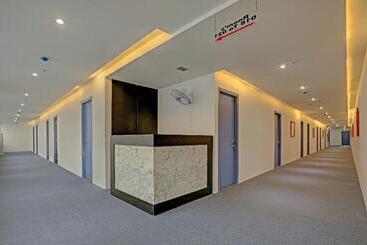 בית מלון כפרי Super Townhouse Pbg Mall Vashi