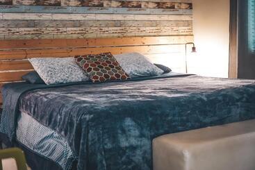 مُتل Hollywood Light Haven Lodge