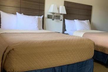 فندق Lakes Area Inn