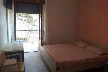 پانسیون Room In Bb Quadruple Room 5 Minutes From The Sea