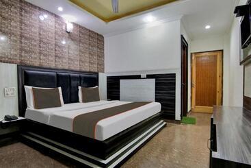Hotell Collection O The Shree Dhar Niwas