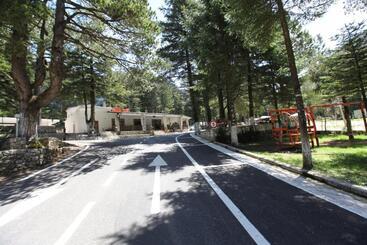Hotel Bujtina Uji I Panjes, Log Cabins