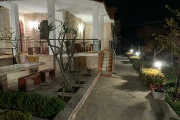 Pension (Hôtel basse catégorie) Hillside Apartments