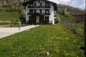 Pensiunea Acasa La Vladuț