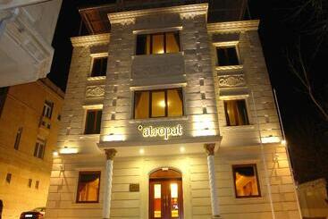 هتل Atropat Old City