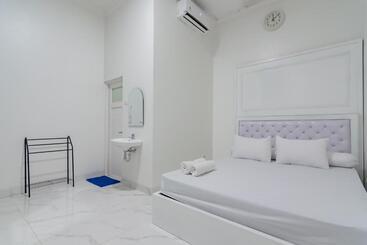 Hotelli Family Homestay Syariah Cirebon Mitra Reddoorz