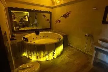 Hotel Heritage Cave Inn