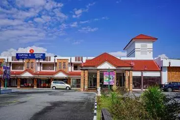 Hotel Capital O 89658 Bustani