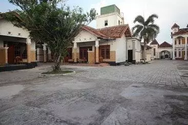 Otel Oyo 2222  Lee