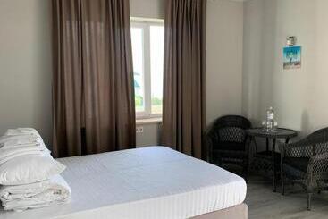 Foton Hotel & Restaurant