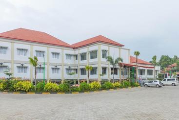 Hôtel Reddoorz Plus Near Jatinangor Town Square 2