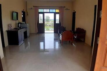 هتل Baan Talay See Cream Resort