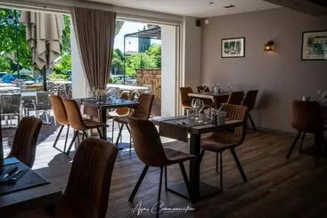 Hotelli Logis Du Champ De Mars