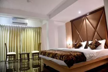 Hotel Monarch Center Point Near Dahanu Beach, Bordi