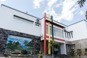 בית מלון כפרי Pondok Garuda Guest House