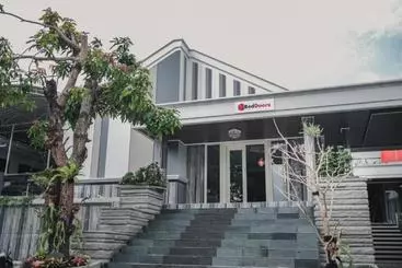 Pension  Reddoorz Plus @ Jalan Dr. Cipto Mangunkusumo Lampung