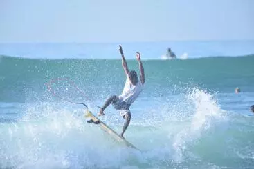 Majatalo The Wave Surf Inn Midigama