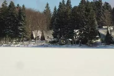 Lomakeskus Holiday Park  Nurdach