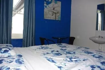 Adelaide Travellers Inn Backpackers Hostel