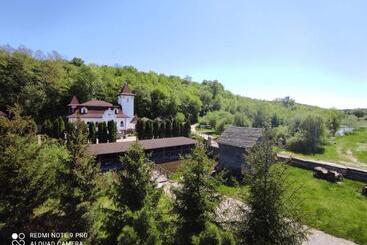 Hotel готельний комплекс трапезна