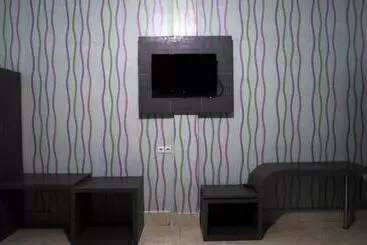 ホテル Reddoorz @ Pasangkayu Mamuju Utara