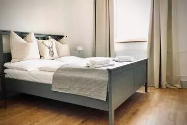 ペンション Penziónzemianskydvor