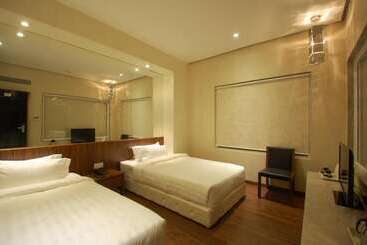 Click Hotel Sapphire Star