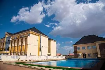 Hotel Crispan Suites & Event Centre