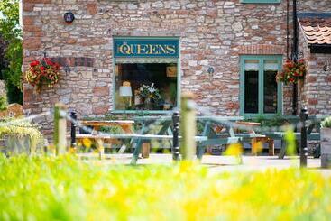 هتل The Queens Chew Magna