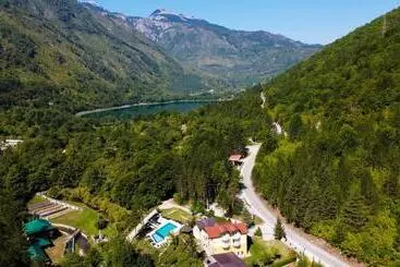 تختخواب و صبحانه Vila Sunce Village Resort Konjic