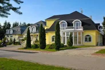 Hotelli Gosztola Gyöngye Az Erdő Szállodája