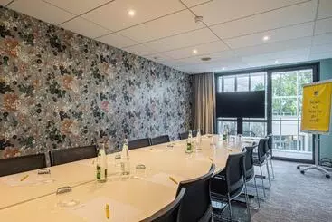 Golden Tulip Lyon Ouest Techlid Hotel & Spa