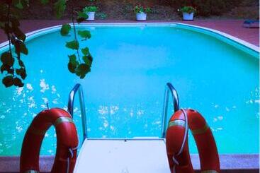 هتل Poggio Etrusco Sas Di Sheldon Johns Pamela Kay